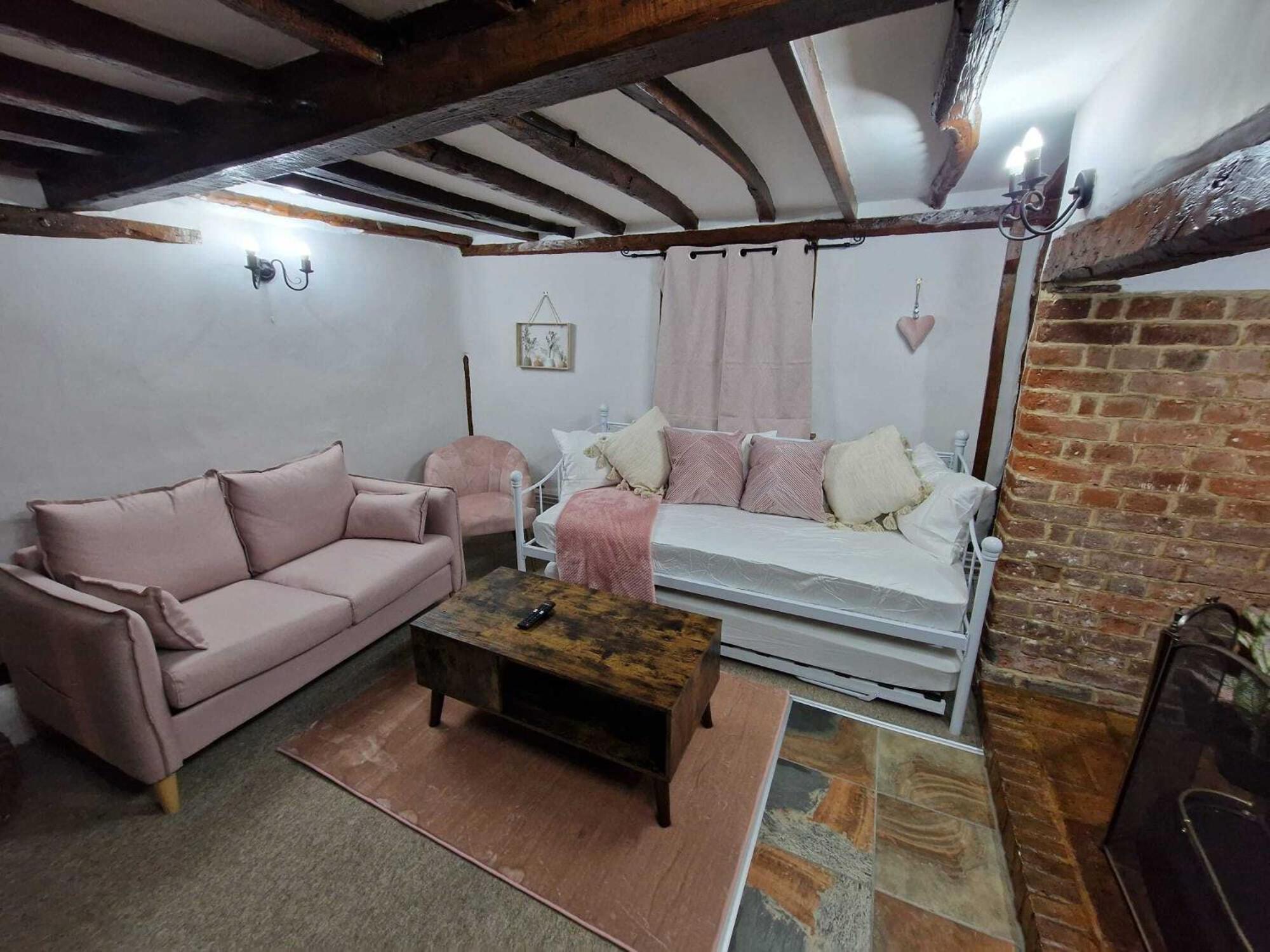Two Bedroom Grade Ll Cottage At Az Luxury Stays Honey Horsefield With Wifi And Free Parking Hundon Exterior foto